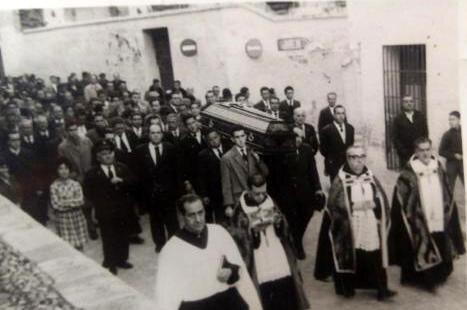 Entierro - Fray Ladislao, cura D.Ángel y Bernabe Torres
